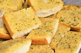 Knoflookchips drogen